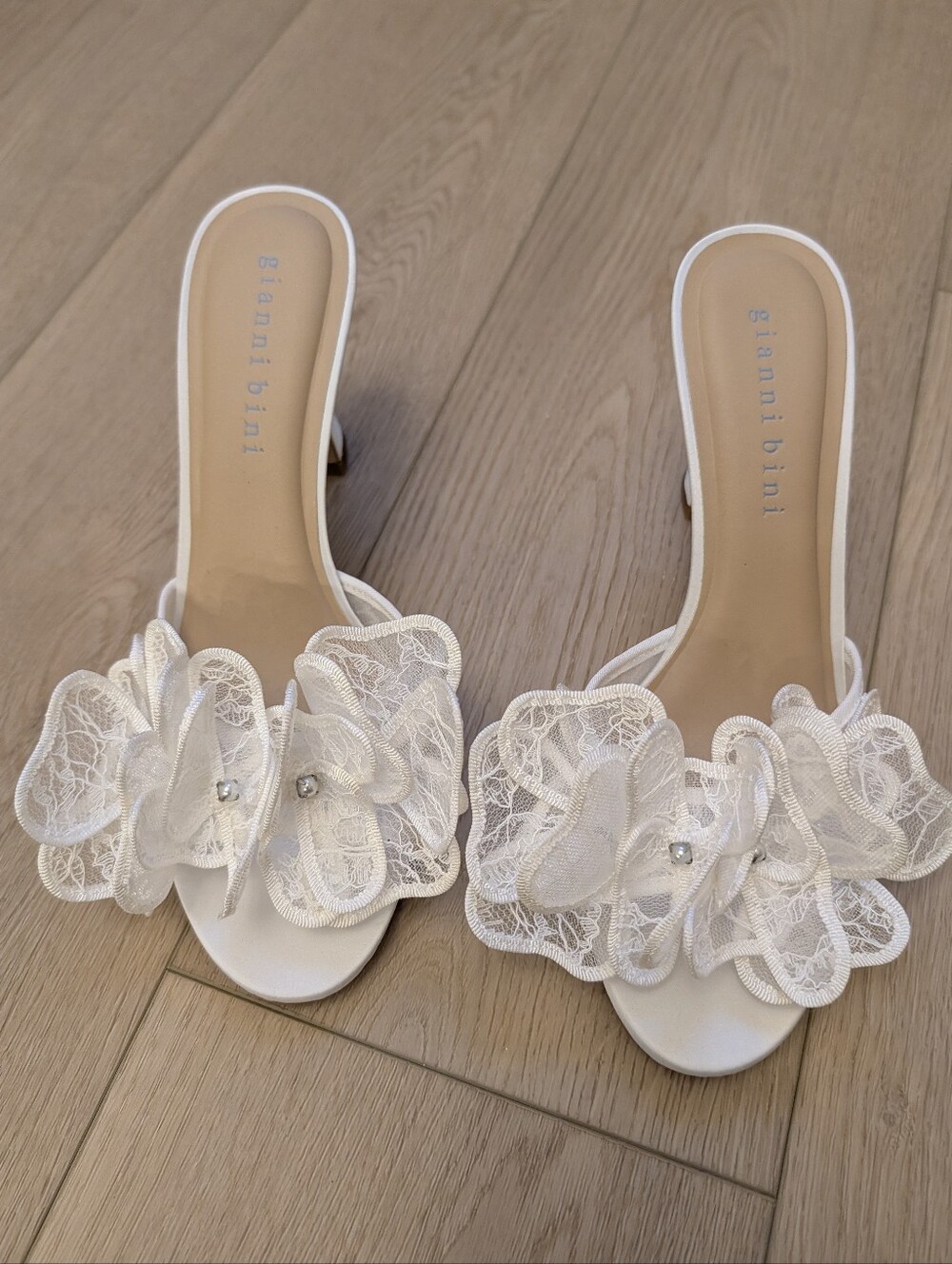 Ivory Gianni Bini Bridal Embroidered Flower Pearl Detail Slide Sandal Size 7.5